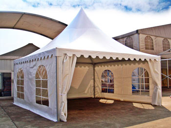 carpa pagoada con puertas y ventanas